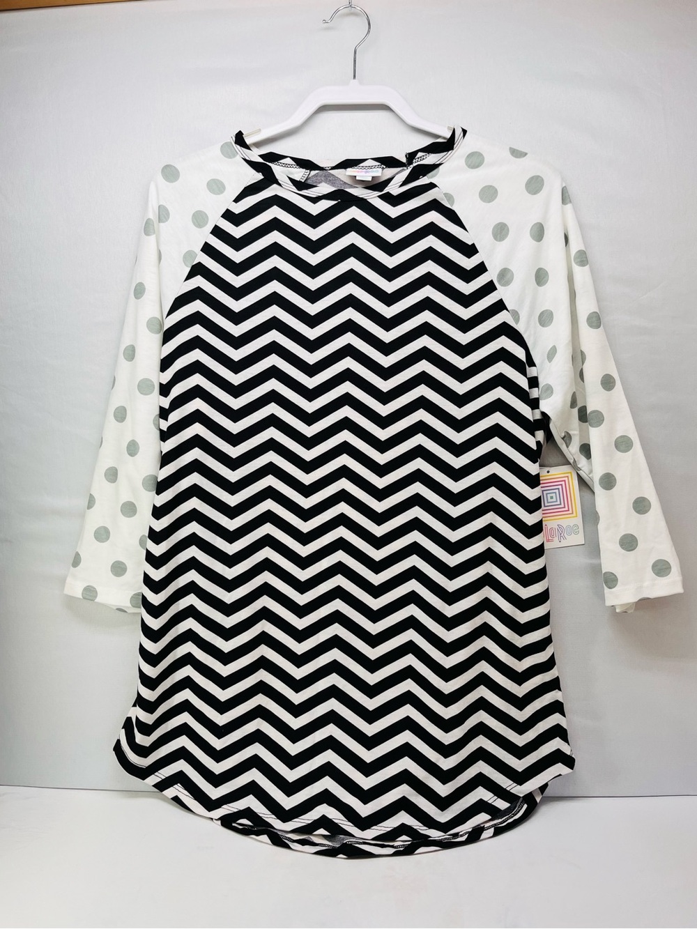 LuLaRoe Randy Black & White Chevron Raglan Tunic with Polka Dot Sleeves - Picture 1 of 6
